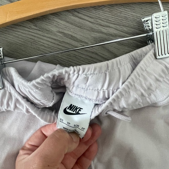 Nike light lavender jogger/ sweatpants - Picture 3 of 5